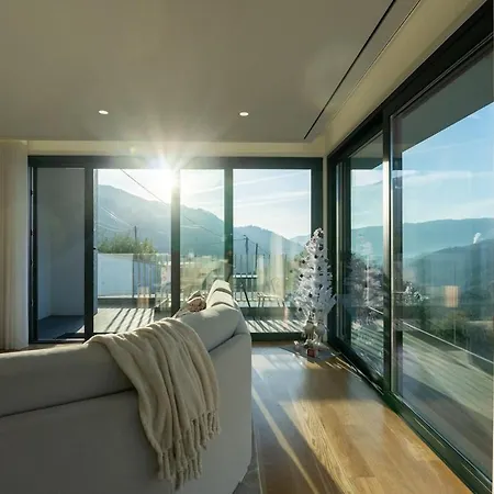 Geres Paradise: Waterfall View Feriehus *