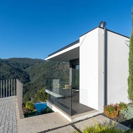 Geres Paradise: Waterfall View Feriehus *