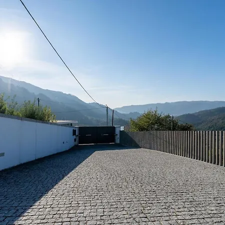 Geres Paradise: Waterfall View Feriehus Louredo (Braga)
