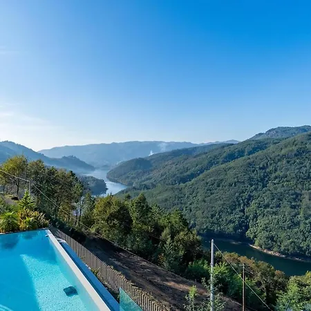 Feriehus Geres Paradise: Waterfall View