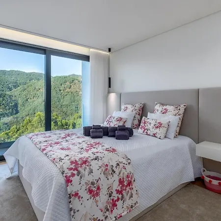 Feriehus Geres Paradise: Waterfall View *