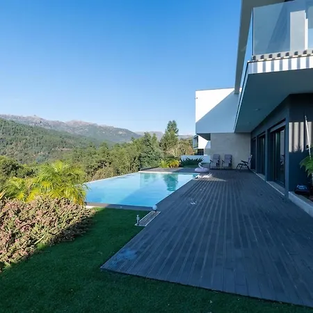 בית נופש Geres Paradise: Waterfall View *